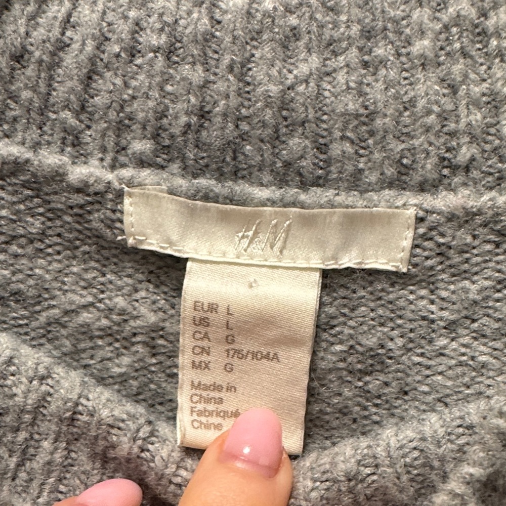 H&M Light Gray Sweater - Picture 2 of 3